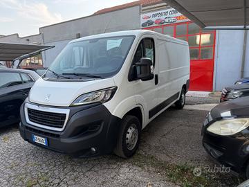 Peugeot Boxer 333 BlueHDi 140 S&S PM-TM Combi Comf