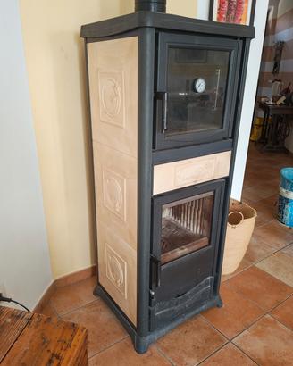 stufa a legna nordica con forno