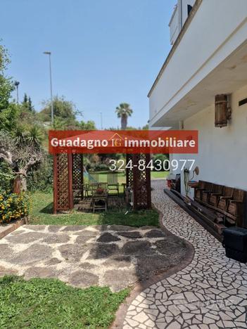 Lecce semi- indipendente con giardino di 1600 mq