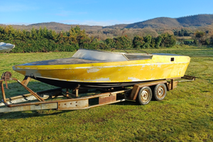 Barca motoscafo da ristrutturare