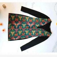 Abito elegante con maniche lunghe e fantasia col