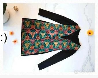 Abito elegante con maniche lunghe e fantasia col