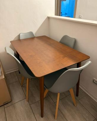Tavolo con sedie di design