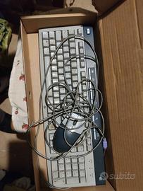 Tastiera e mouse con cavo