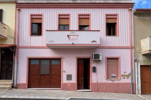Casa indipendente con garage cortile e terrazza
