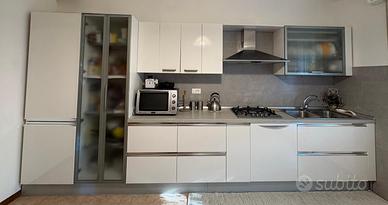 Cucina lineare moderna lunghezza 4.30 mt