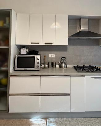 Cucina lineare moderna lunghezza 4.30 mt
