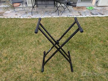 Supporto a X Quicklok per tastiera