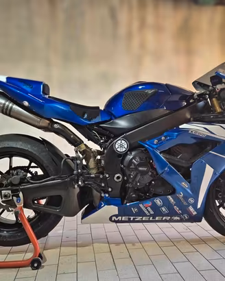 YAMAHA R1 2008