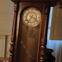 Orologio a pendolo antico