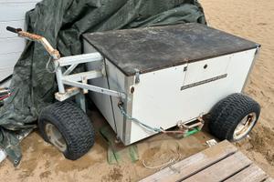 Trattorino movimentatore pedalo'