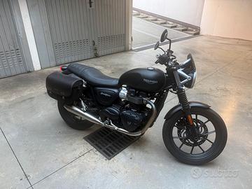 triumph street twin 900, con accessori originali