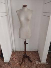 manichino sartoriale donna con base in legno