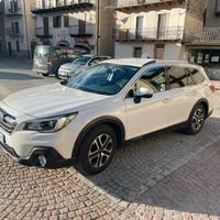 Subaru Outback 2500 benzina piu gpl di serie