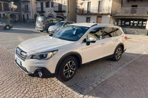 Subaru Outback 2500 benzina piu gpl di serie
