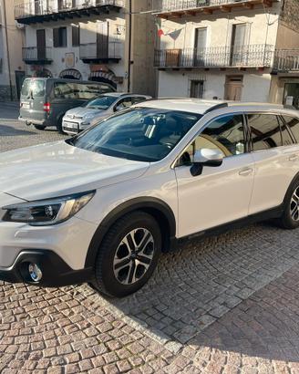 Subaru Outback 2500 benzina piu gpl di serie
