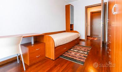 Stanza singola con bagno privato-trilocale affori