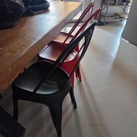 sedie industrial  3 nere 3 rosse 2 bianche
