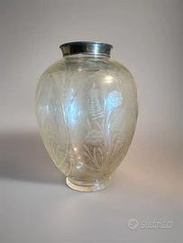 Vaso in vetro inciso con bordo in metallo