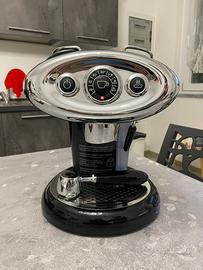 Macchina del caffè Illy