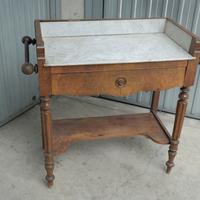 Tavolino con marmo e cassetto