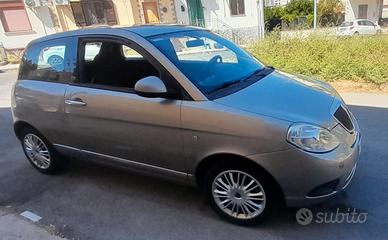 Lancia Ypsilon 1.3 MJT 75 CV Unyca