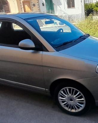Lancia Ypsilon 1.3 MJT 75 CV Unyca