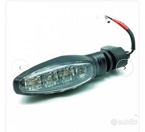 Frecce/ indicatori direzione triumph Trident 660