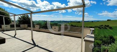 Villa di 460 m² con 4 locali e box auto doppio a C