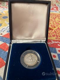 Moneta 5 Lire da collezione, con errore conio.