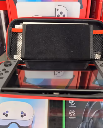 Nintendo Switch + Custodia