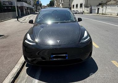 Tesla model Y. Perfette condizioni