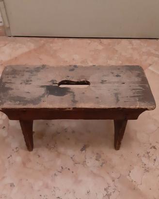Vecchio panchetto scalino in legno