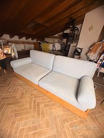 Divano Vintage in Legno Massello – Stile Scandinav