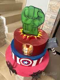 Torta decorativa avengers