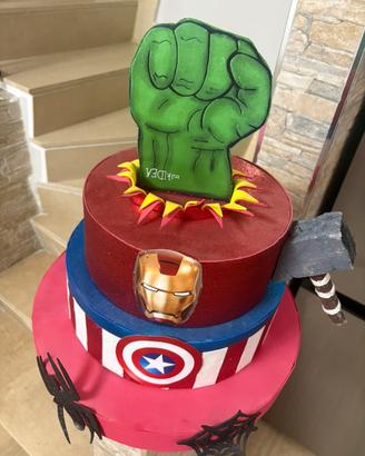 Torta decorativa avengers