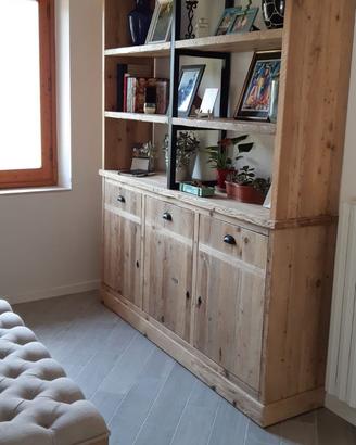 credenza con alzata in abete vecchio ripiani ferro