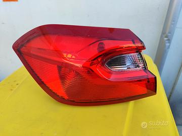 fanale post Ford Fiesta  2017
