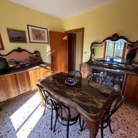 Sala da pranzo anni ’50 in legno massello e vetro