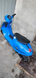 scooter elettrico per bambini (stile vespa)
