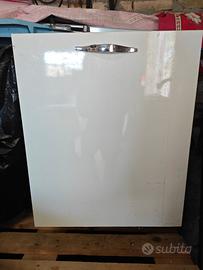 Lavastoviglia ad incasso Beko