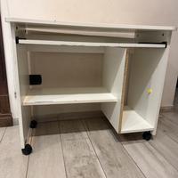 scrivania con piano estraibile