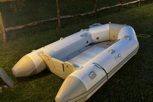 Tender con motore e dotazioni