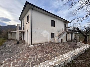 CASA INDIPENDENTE A ATINA