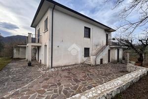 CASA INDIPENDENTE A ATINA