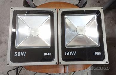 Coppia fari da esterno IP65 50W luce bianca