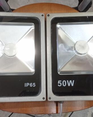 Coppia fari da esterno IP65 50W luce bianca