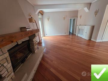 Ampio Appartamento Ristrutturato Via Lia 168 Mq