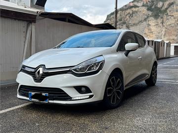 Una bella clio  solo a 6800€