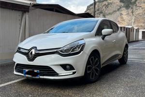 Una bella clio  solo a 6800€